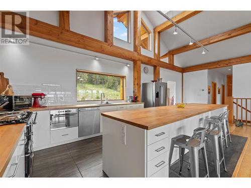 4519 June Springs Road, Kelowna, BC - Indoor Photo Showing Kitchen