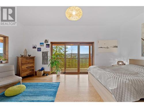 4519 June Springs Road, Kelowna, BC - Indoor Photo Showing Bedroom