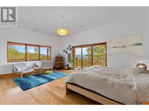 4519 June Springs Road, Kelowna, BC - Indoor Photo Showing Bedroom