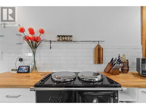 4519 June Springs Road, Kelowna, BC - Indoor Photo Showing Kitchen