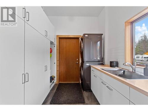 Laundry/mudroom - 4519 June Springs Road, Kelowna, BC - Indoor