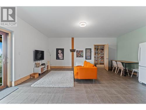 4519 June Springs Road, Kelowna, BC - Indoor