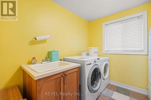 79 Macturnbull Drive, St. Catharines, ON - Indoor Photo Showing Laundry Room