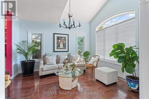 79 Macturnbull Drive, St. Catharines, ON - Indoor Photo Showing Living Room