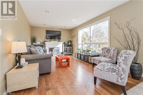 613 Black Street, Centre Wellington (Fergus), ON - Indoor Photo Showing Living Room