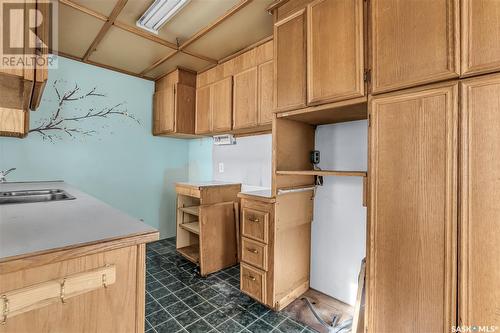 1525 Kilburn Avenue, Saskatoon, SK - Indoor Photo Showing Kitchen