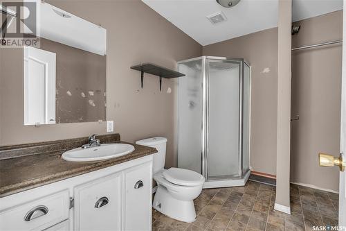 1525 Kilburn Avenue, Saskatoon, SK - Indoor Photo Showing Bathroom