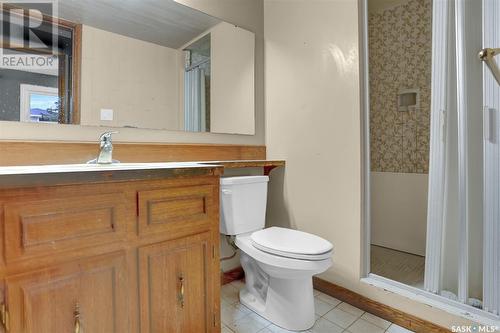 30 Melville Avenue, Regina, SK - Indoor Photo Showing Bathroom