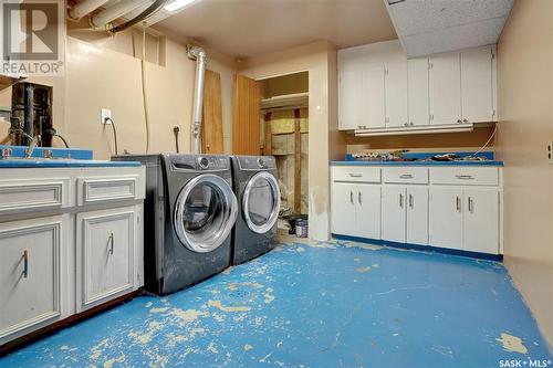 30 Melville Avenue, Regina, SK - Indoor Photo Showing Laundry Room