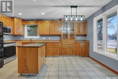 30 Melville Avenue, Regina, SK - Indoor Photo Showing Kitchen