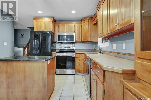 30 Melville Avenue, Regina, SK - Indoor Photo Showing Kitchen