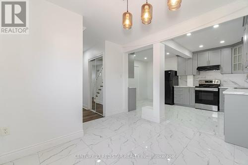 95 Glenmore Crescent, Brampton, ON - Indoor Photo Showing Kitchen