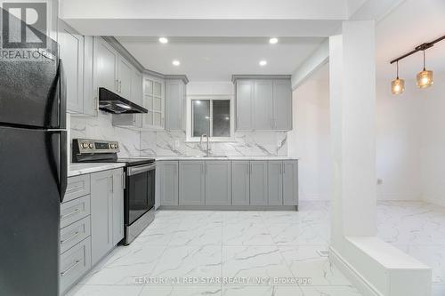 95 Glenmore Crescent, Brampton, ON - Indoor Photo Showing Kitchen