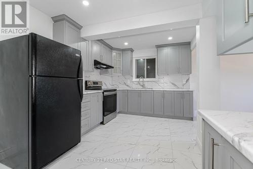 95 Glenmore Crescent, Brampton, ON - Indoor Photo Showing Kitchen