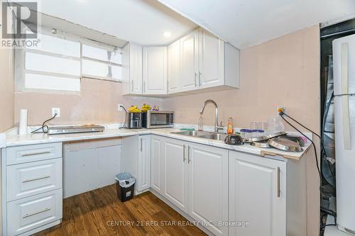 95 Glenmore Crescent, Brampton, ON - Indoor Photo Showing Kitchen With Double Sink