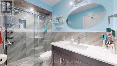 23 Melissa Court, Brampton, ON - Indoor Photo Showing Bathroom