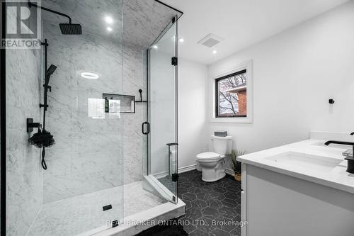 2384 Cummins Lane, Burlington, ON - Indoor Photo Showing Bathroom