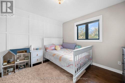 2384 Cummins Lane, Burlington, ON - Indoor Photo Showing Bedroom