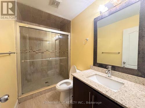 19 Golding Avenue, Brampton, ON - Indoor Photo Showing Bathroom