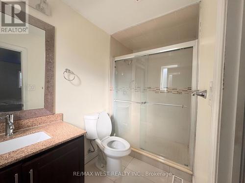 19 Golding Avenue, Brampton, ON - Indoor Photo Showing Bathroom