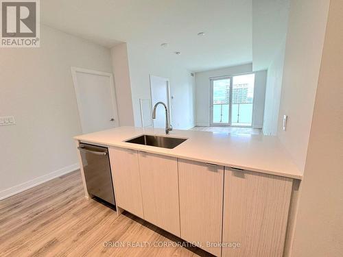 1605 - 4130 Parkside Village Drive, Mississauga, ON - Indoor Photo Showing Kitchen