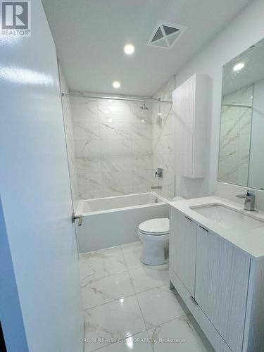 1605 - 4130 Parkside Village Drive, Mississauga, ON - Indoor Photo Showing Bathroom