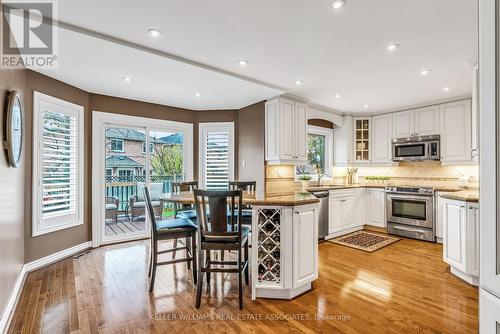 1601 Wintergrove Gardens, Mississauga, ON - Indoor Photo Showing Kitchen With Upgraded Kitchen