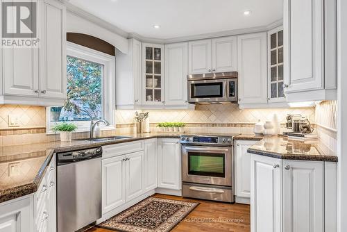 1601 Wintergrove Gardens, Mississauga, ON - Indoor Photo Showing Kitchen With Upgraded Kitchen