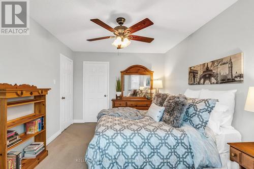 1601 Wintergrove Gardens, Mississauga, ON - Indoor Photo Showing Bedroom