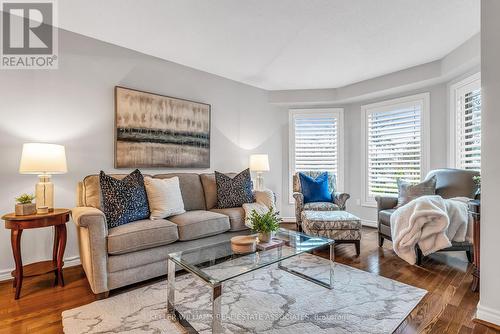 1601 Wintergrove Gardens, Mississauga, ON - Indoor Photo Showing Living Room