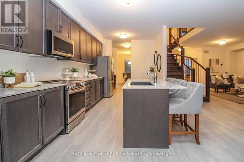 606 Wedlock Lane, Peterborough (Northcrest), ON - Indoor Photo Showing Kitchen With Upgraded Kitchen