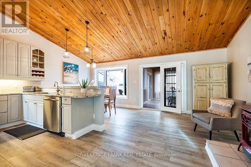 25 Shelley Drive, Kawartha Lakes, ON - Indoor Photo Showing Kitchen