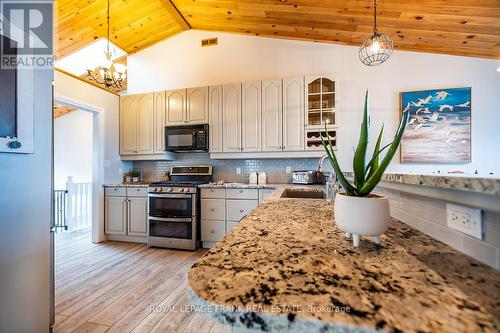 25 Shelley Drive, Kawartha Lakes, ON - Indoor Photo Showing Kitchen