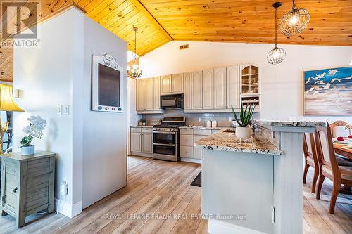 25 Shelley Drive, Kawartha Lakes, ON - Indoor Photo Showing Kitchen