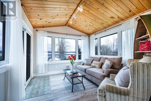 25 Shelley Drive, Kawartha Lakes, ON - Indoor Photo Showing Living Room