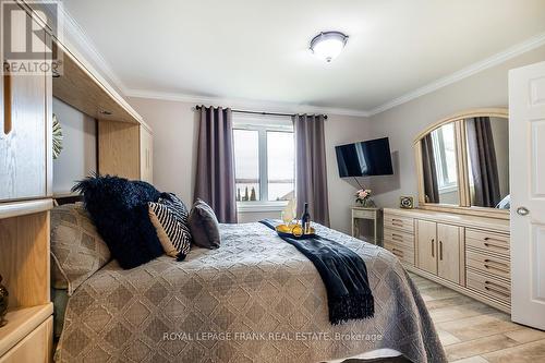 25 Shelley Drive, Kawartha Lakes, ON - Indoor Photo Showing Bedroom