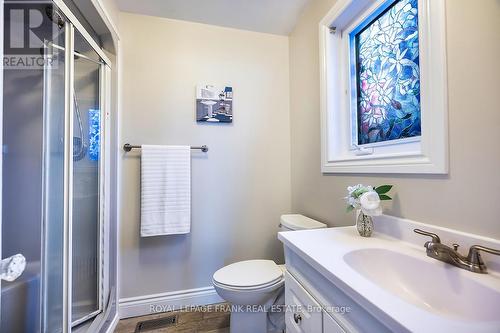 25 Shelley Drive, Kawartha Lakes, ON - Indoor Photo Showing Bathroom