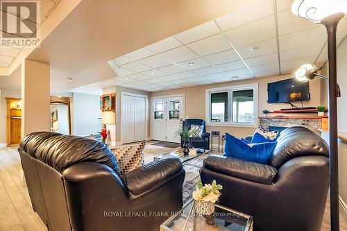 25 Shelley Drive, Kawartha Lakes, ON - Indoor With Fireplace