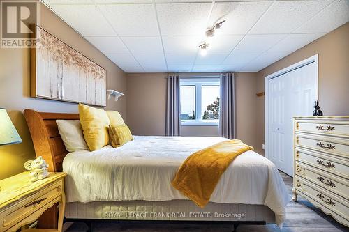 25 Shelley Drive, Kawartha Lakes, ON - Indoor Photo Showing Bedroom