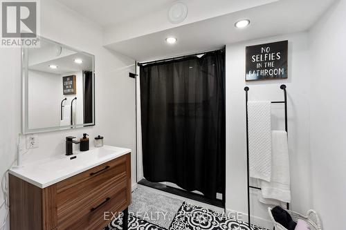 1684 Battersea Road, Kingston (City North Of 401), ON - Indoor Photo Showing Bathroom