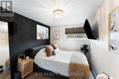 1684 Battersea Road, Kingston (City North Of 401), ON - Indoor Photo Showing Bedroom