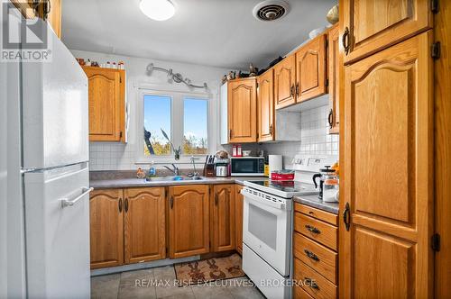 3829 Princess Street, Kingston (North Of Taylor-Kidd Blvd), ON - Indoor Photo Showing Kitchen With Double Sink