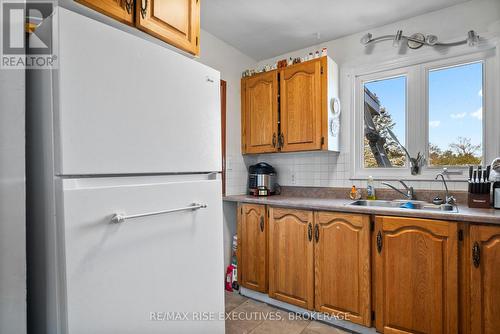 3829 Princess Street, Kingston (North Of Taylor-Kidd Blvd), ON - Indoor Photo Showing Kitchen With Double Sink