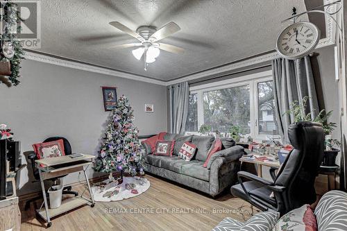 31 Stevenson Avenue, London, ON - Indoor Photo Showing Living Room