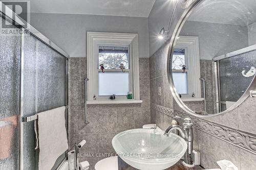 31 Stevenson Avenue, London, ON - Indoor Photo Showing Bathroom