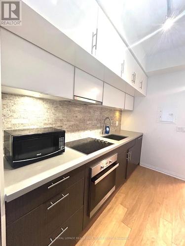 326 - 8 Mercer Street, Toronto, ON - Indoor Photo Showing Kitchen