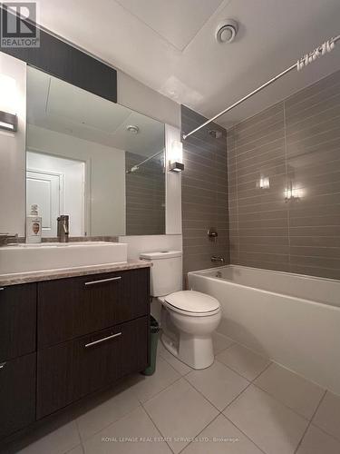 326 - 8 Mercer Street, Toronto, ON - Indoor Photo Showing Bathroom