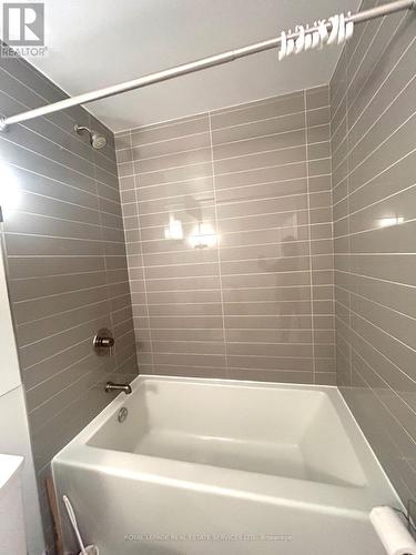 326 - 8 Mercer Street, Toronto, ON - Indoor Photo Showing Bathroom