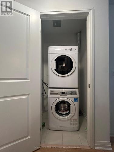 326 - 8 Mercer Street, Toronto, ON - Indoor Photo Showing Laundry Room