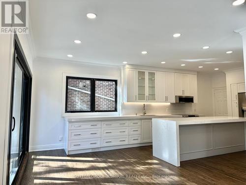 165 Roxborough Drive, Toronto, ON - Indoor Photo Showing Kitchen With Upgraded Kitchen